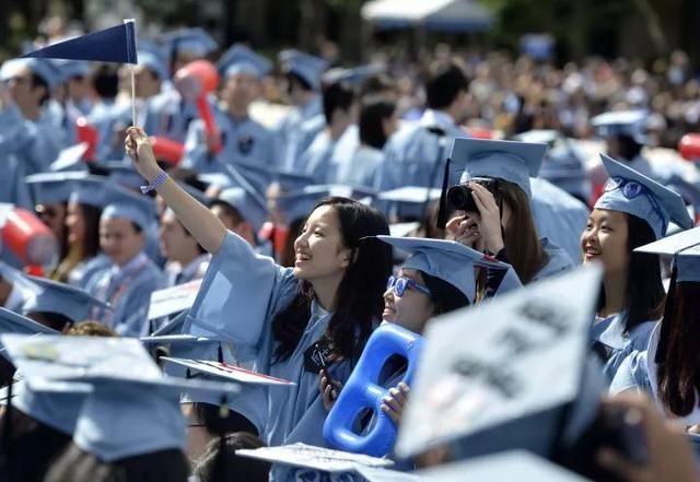 有些人自费去国外留学镀金，回国后一无是处，但为啥很多人还去留学呢？